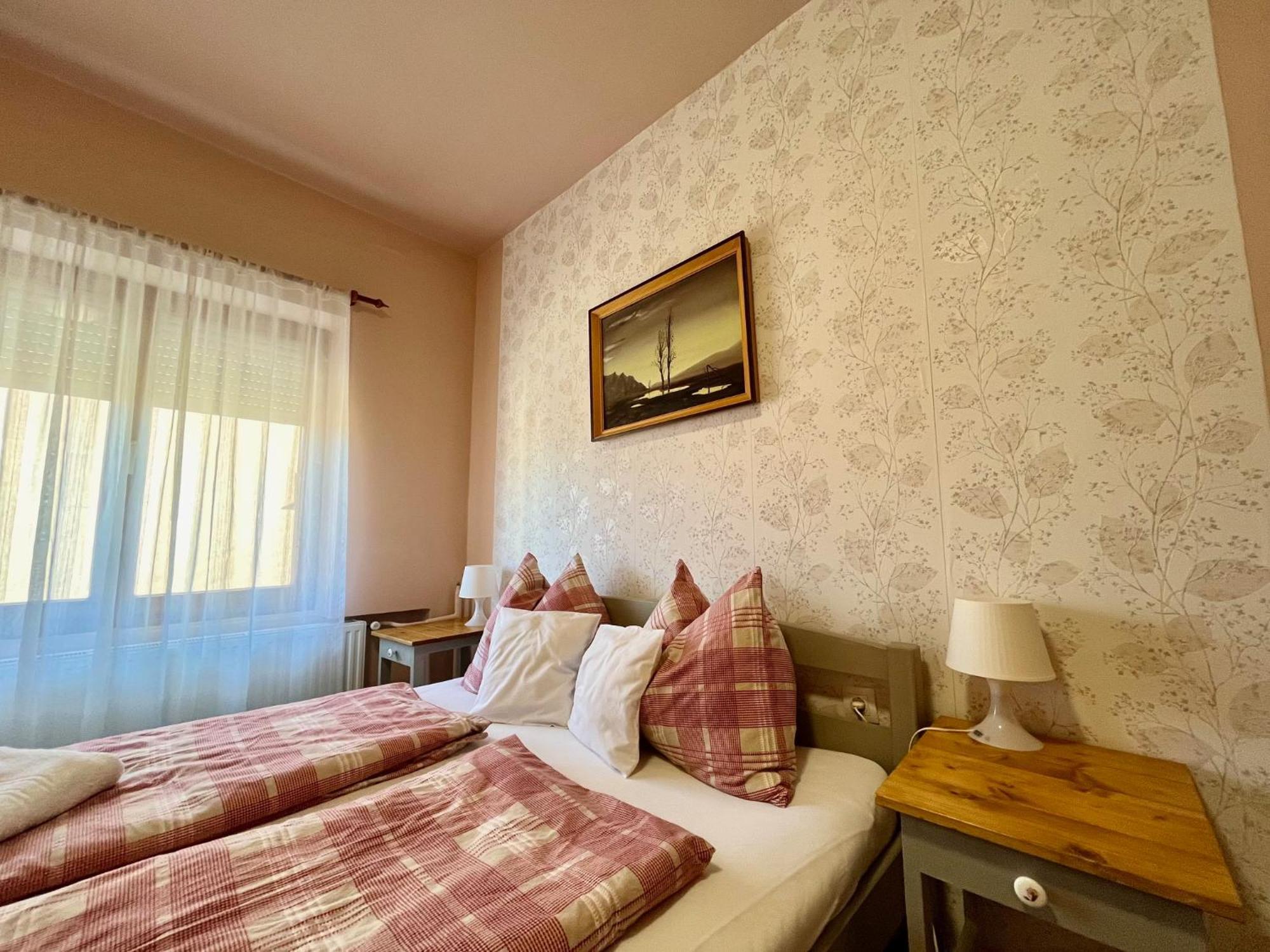 Hotel Borbaratok Vendeghaz Villány Zewnętrze zdjęcie